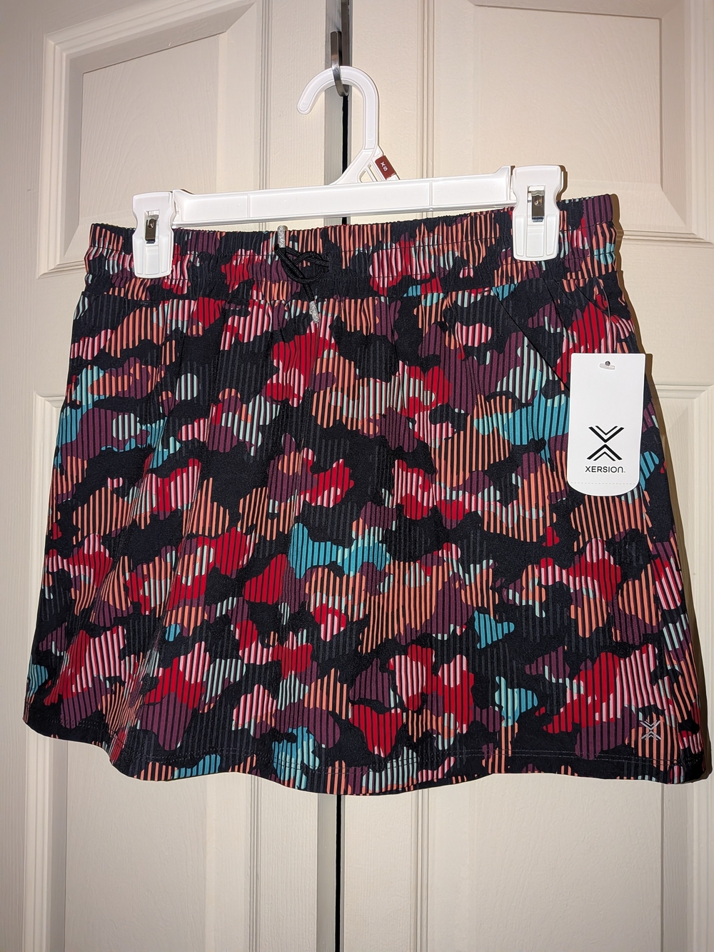 Xersion Women's Multicolor Active Skort - Red Pattern